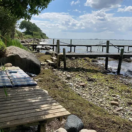 펜션 Near Svendborg With Private Bathing Jetty Vester-Skerninge