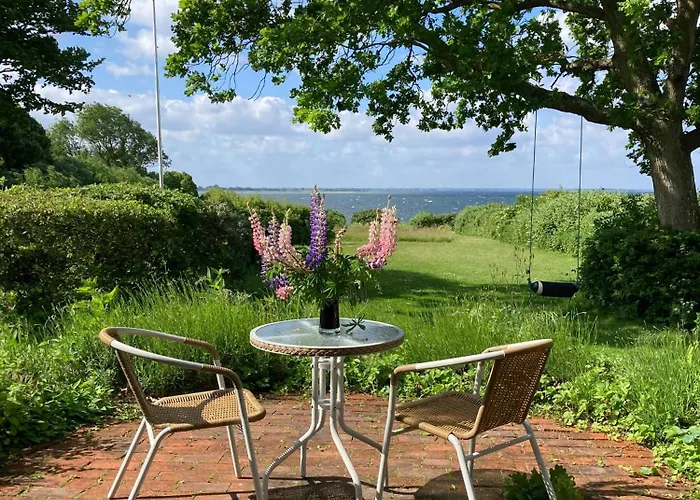 Near Svendborg With Private Bathing Jetty Vakantiehuis